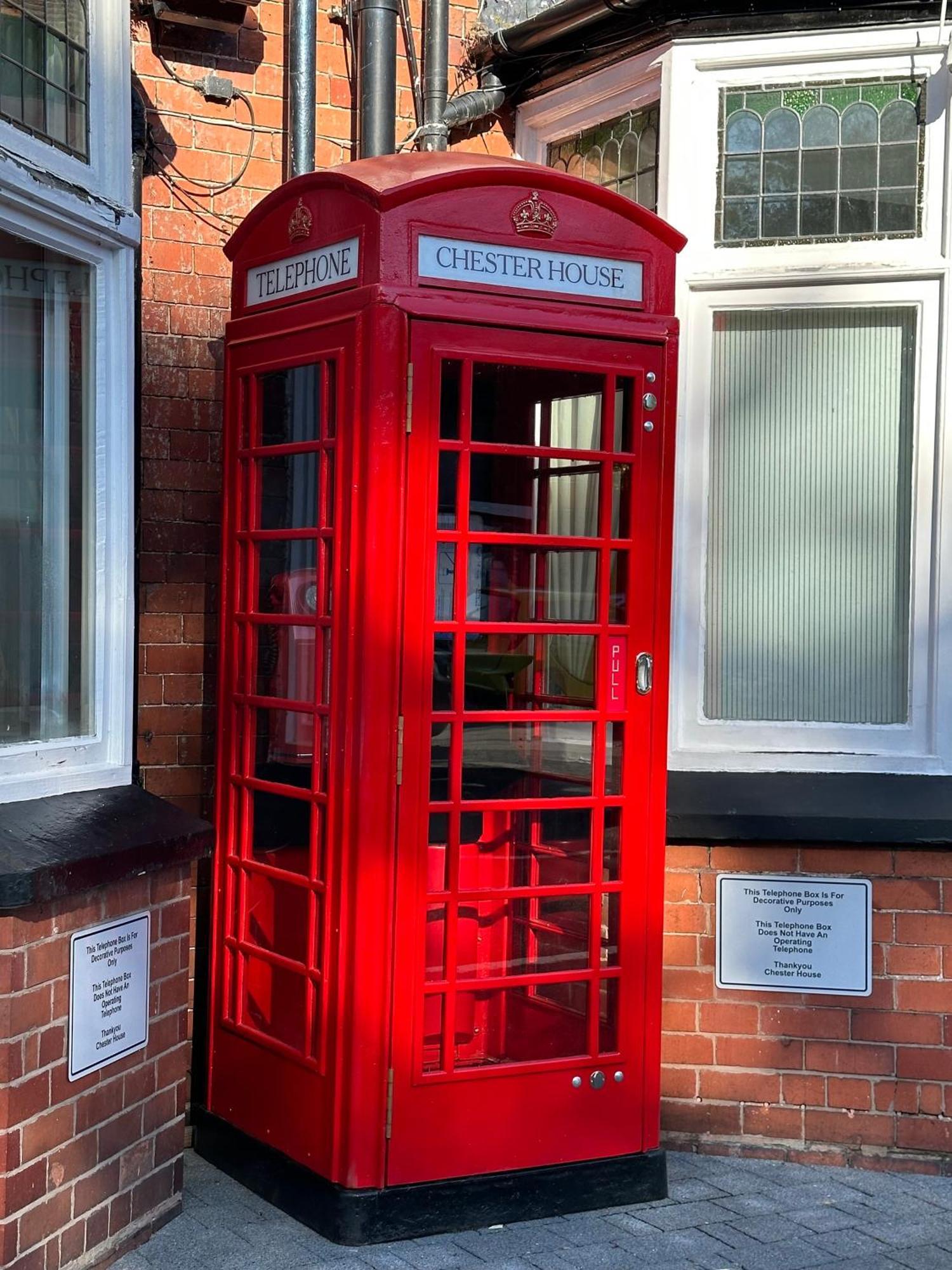 Chester House Guest House Екстериор снимка The telephone box at the former station
