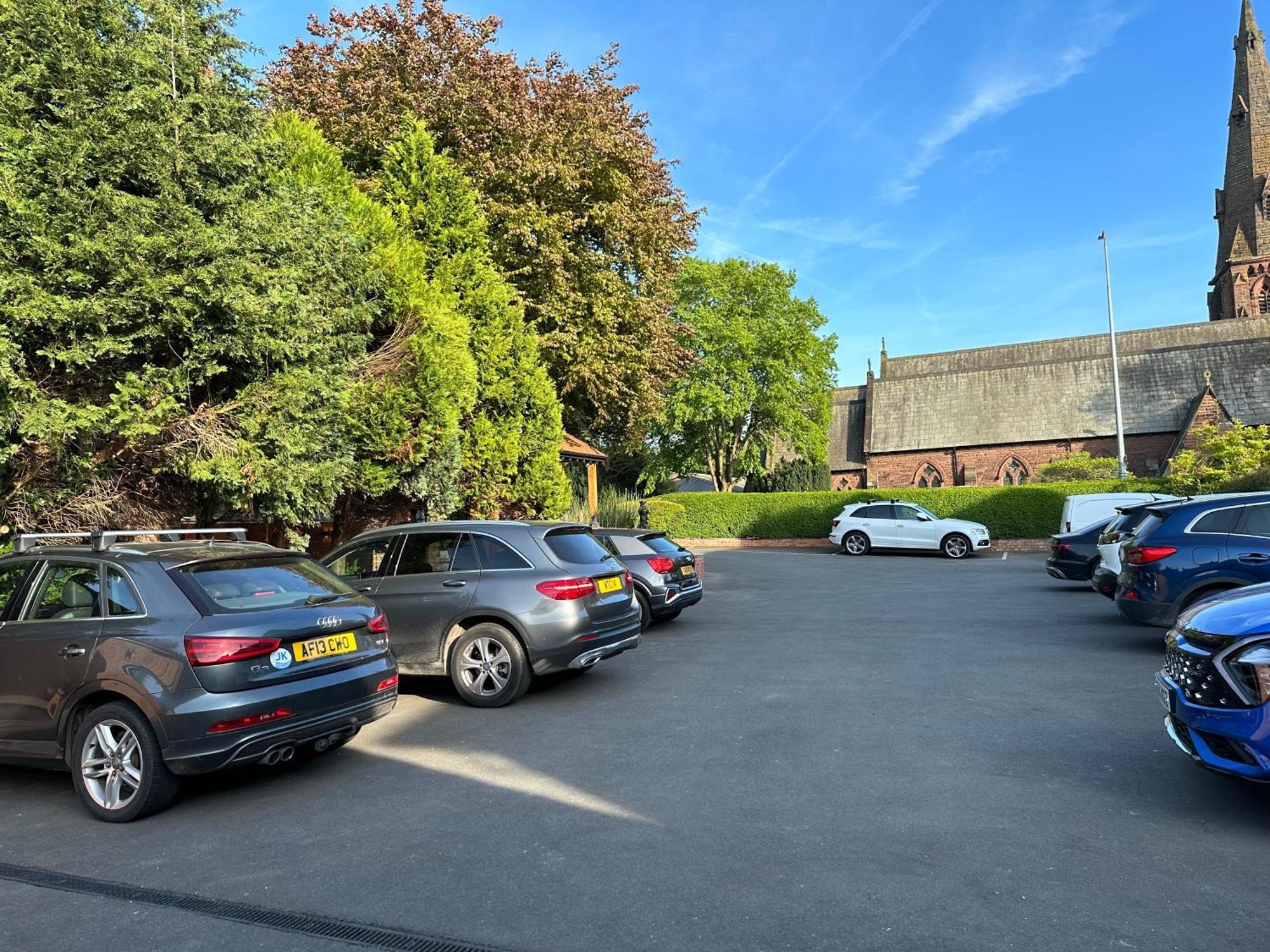 Chester House Guest House Екстериор снимка The car park at St. Mary's Church, Macclesfield