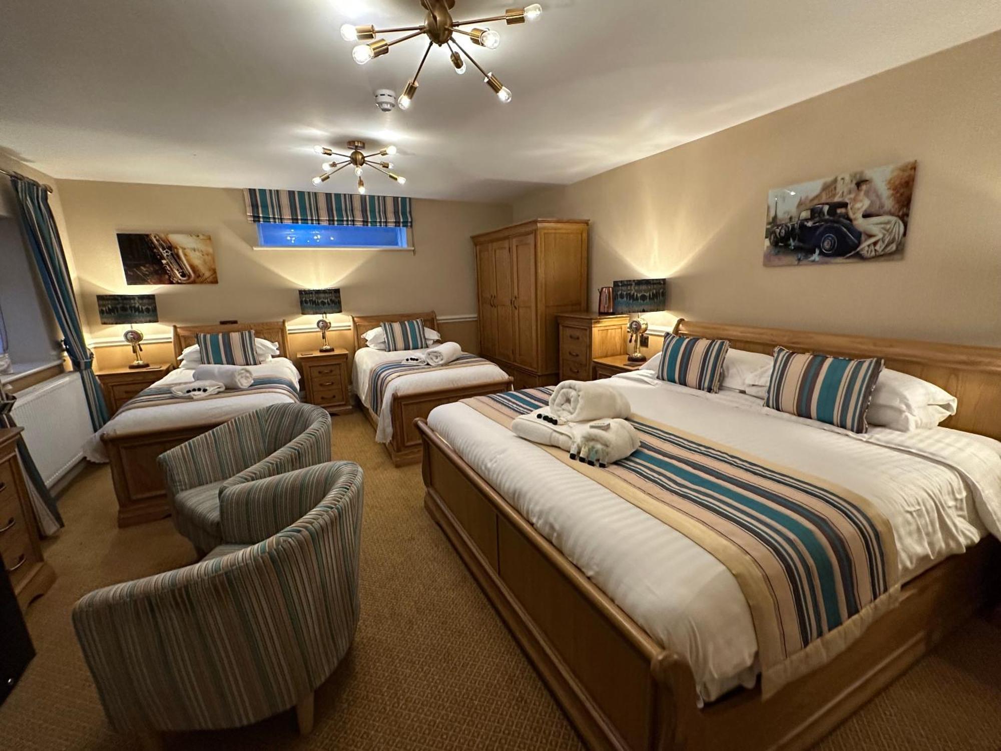 Chester House Guest House Екстериор снимка Family room at the hotel